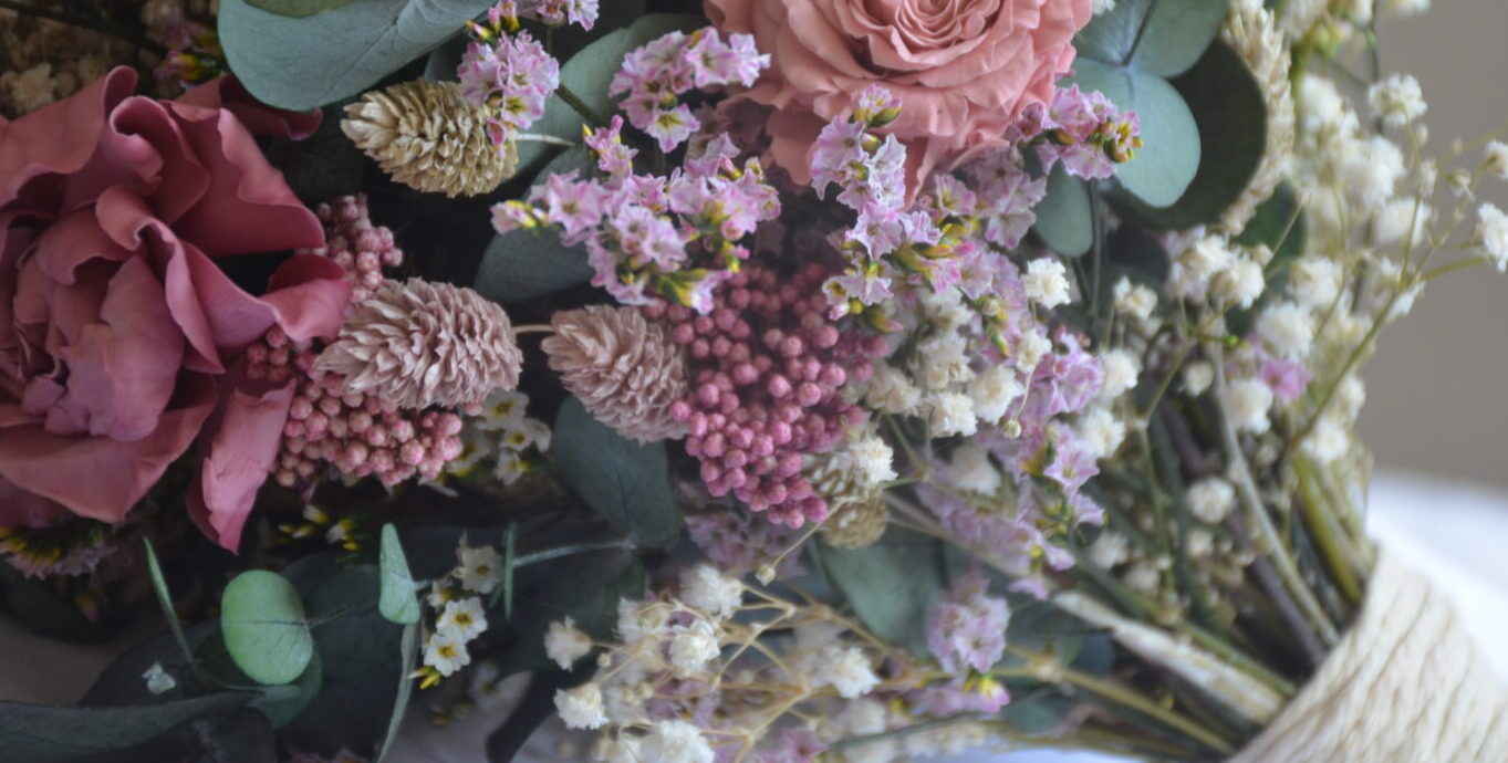 CREAMOS PARA TÍ EL RAMO DE NOVIA DE TUS SUEÑOS...